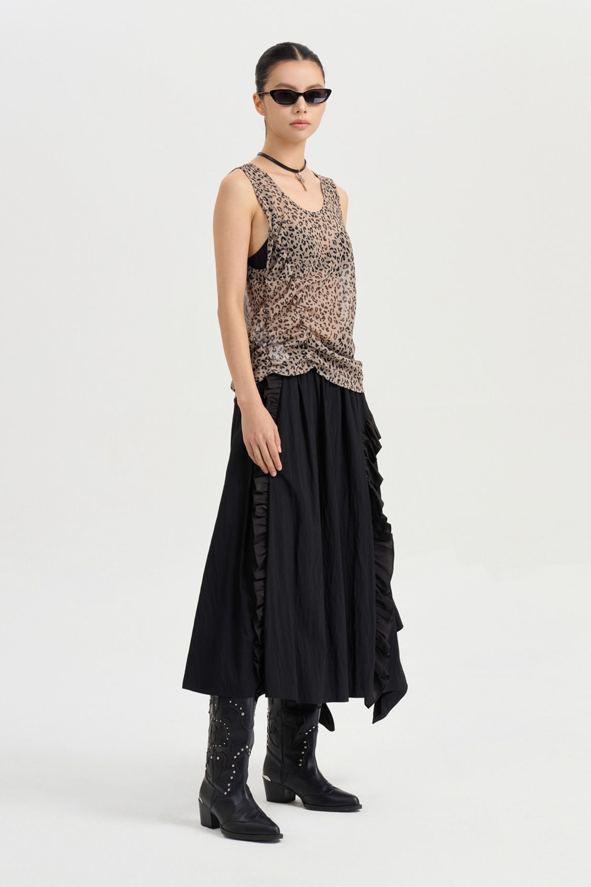 럭키슈에뜨(LUCKY CHOUETTE) Frill Point Back Banding Long Skirt (black) LFKAA25110BKX