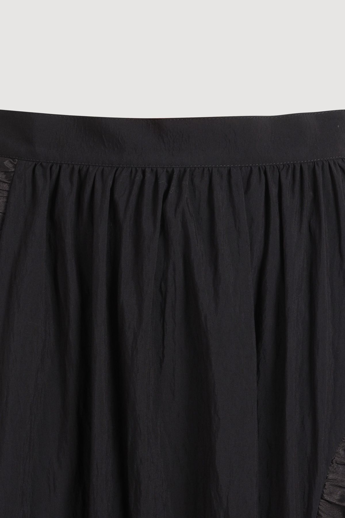 럭키슈에뜨(LUCKY CHOUETTE) Frill Point Back Banding Long Skirt (black) LFKAA25110BKX