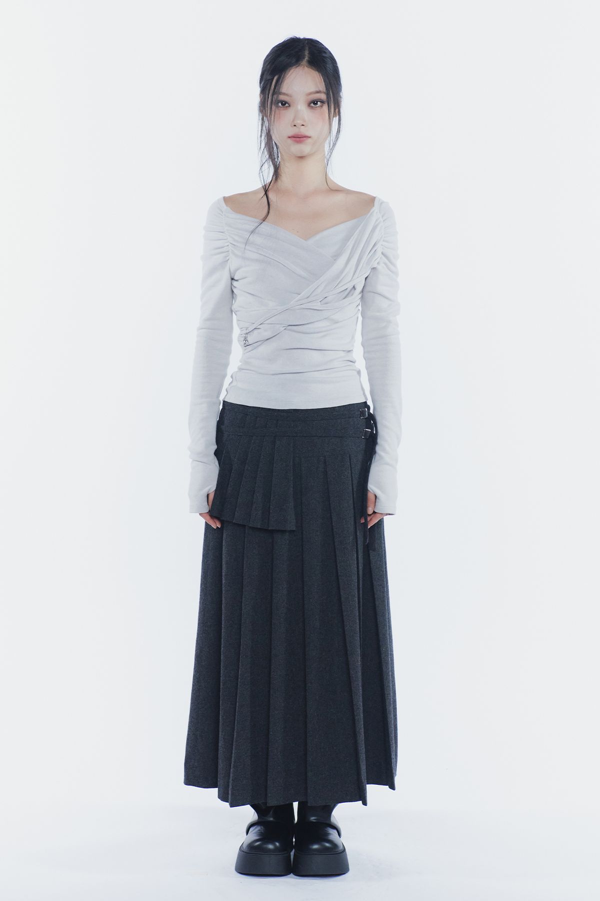 페인오어플레져(PAINORPLEASURE) SOFT DRAPED OFF SHOULDER TOP light grey