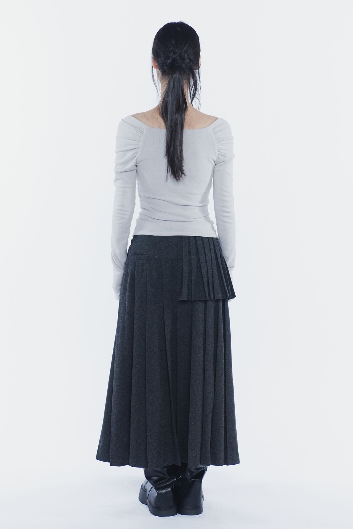 페인오어플레져(PAINORPLEASURE) SOFT DRAPED OFF SHOULDER TOP light grey