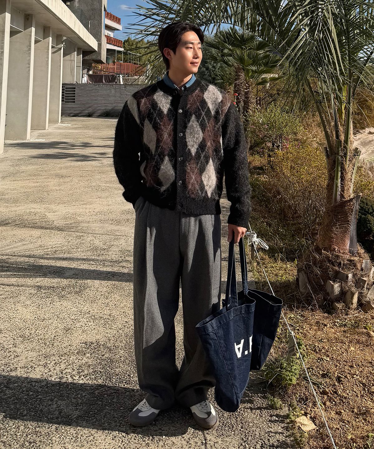 커즈넬로(CUZNELLO) 클래식 아가일 가디건_블랙