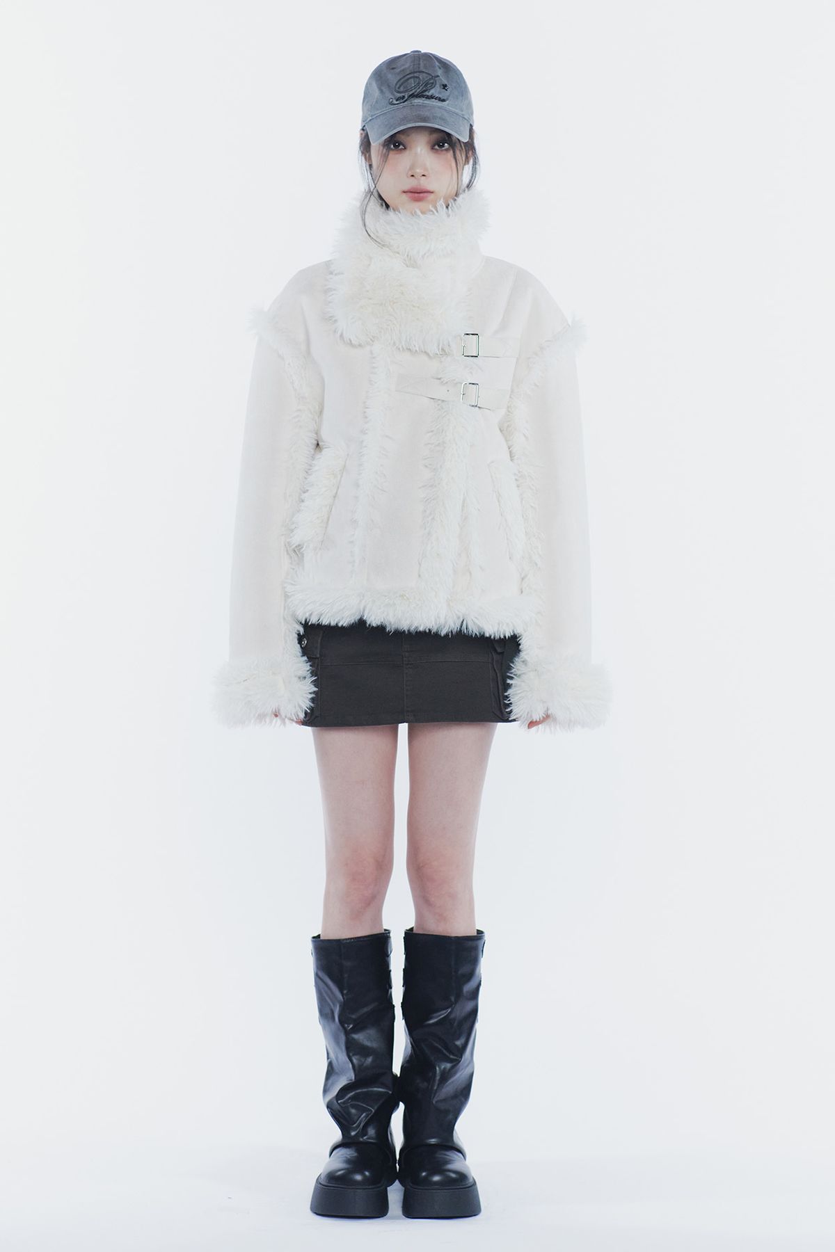 페인오어플레져(PAINORPLEASURE) LUNA BELTED SHEARLING JACKET cream