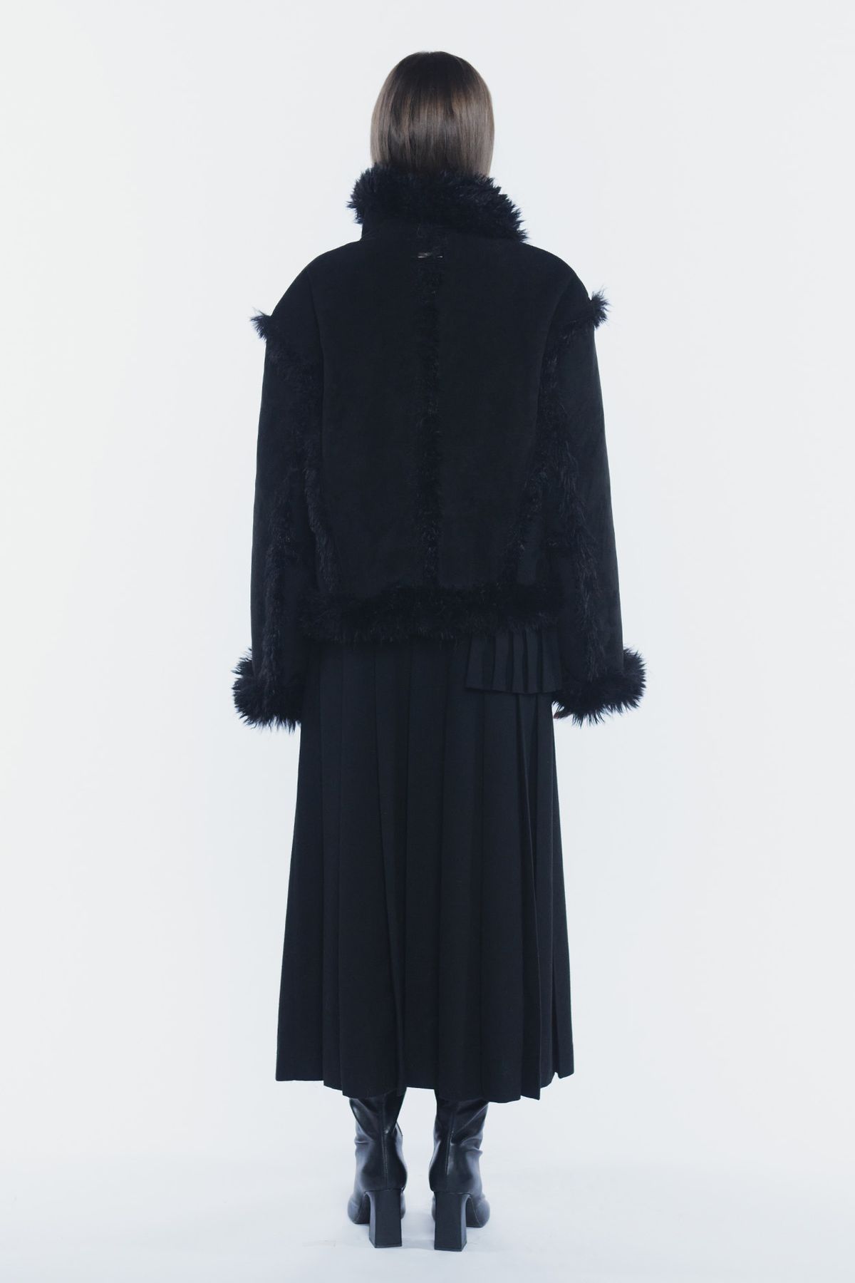 페인오어플레져(PAINORPLEASURE) LUNA BELTED SHEARLING JACKET black