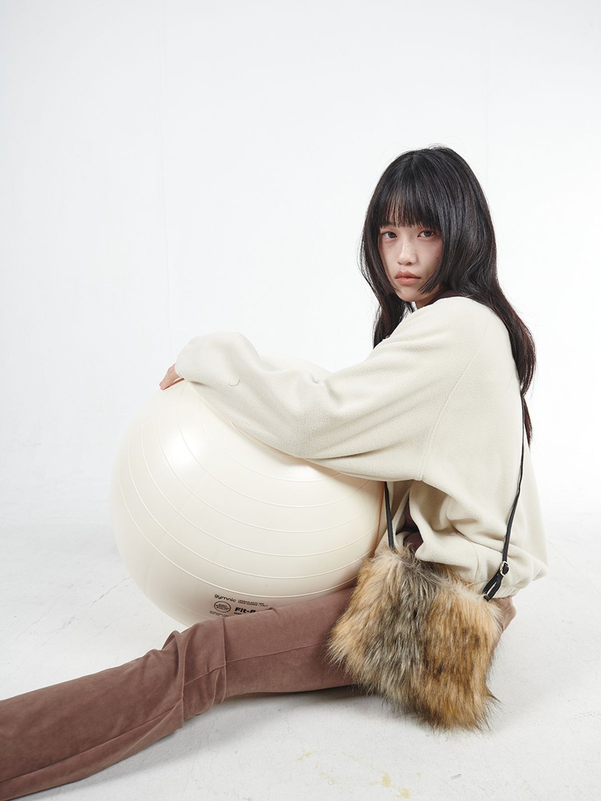무음(MUWM) 퍼리 퍼 백 Furry Paw Bag (2 Colors)