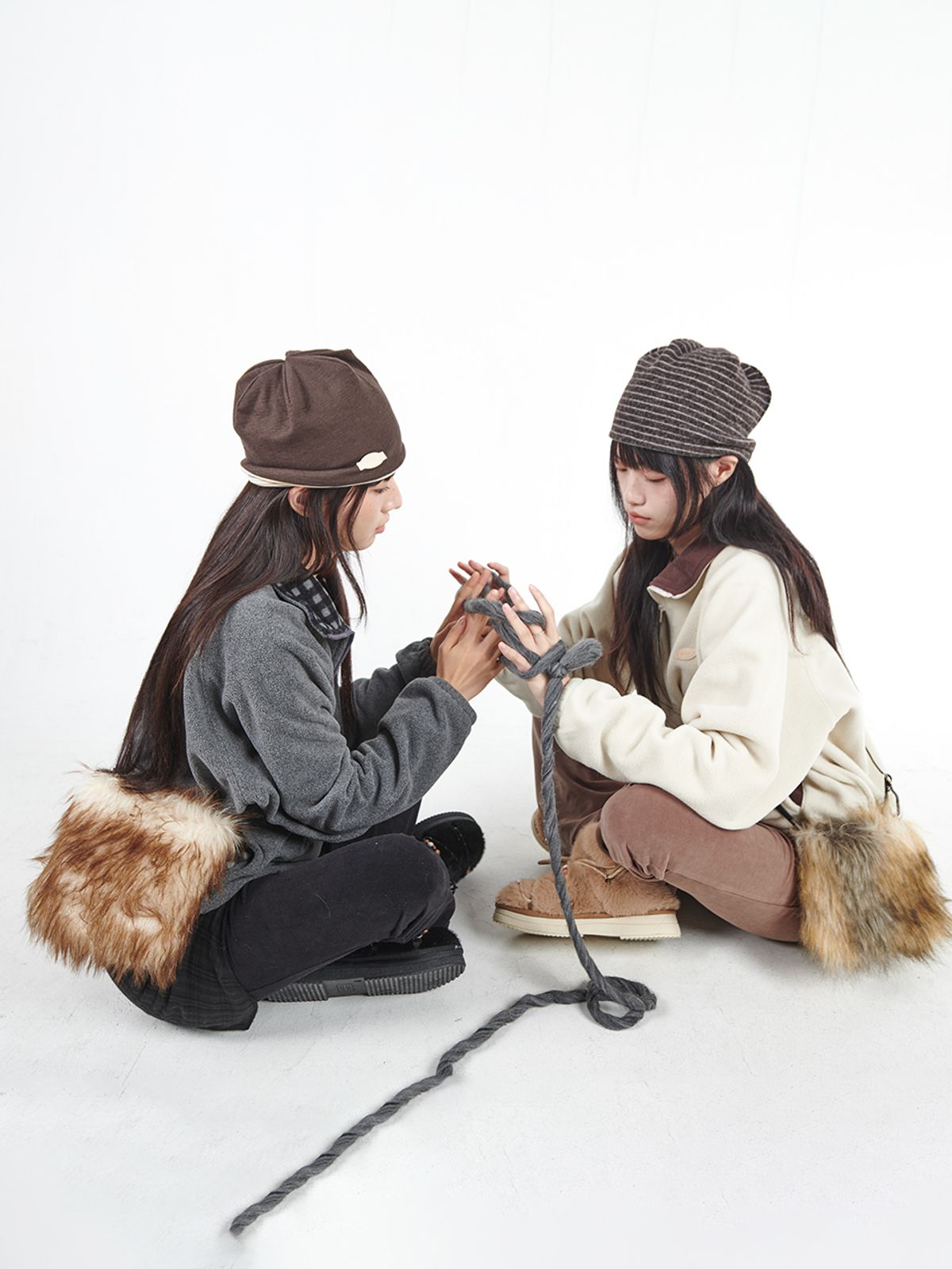 무음(MUWM) 퍼리 퍼 백 Furry Paw Bag (2 Colors)