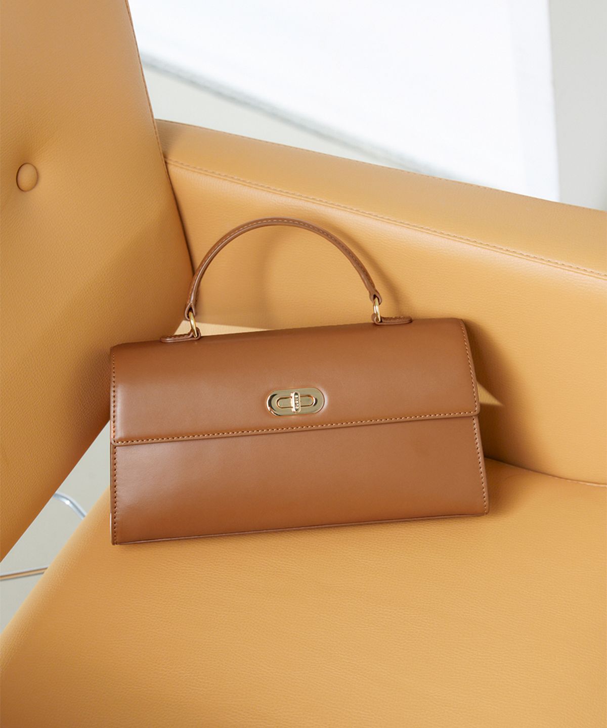 끌라베(CLAVE) 레나 탄 숄더백 (LENA Tan Shoulder Bag)
