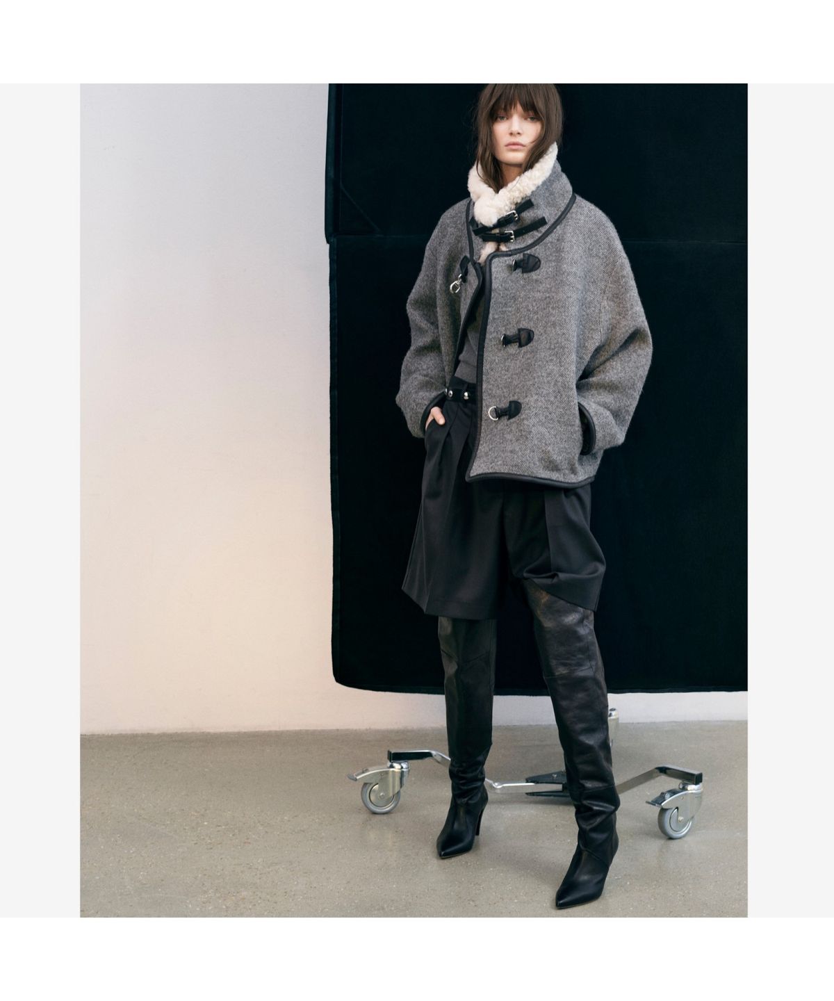 이로 우먼(IROWOMEN) STONE 오버핏 롱 부츠 IS3AW25104BKX