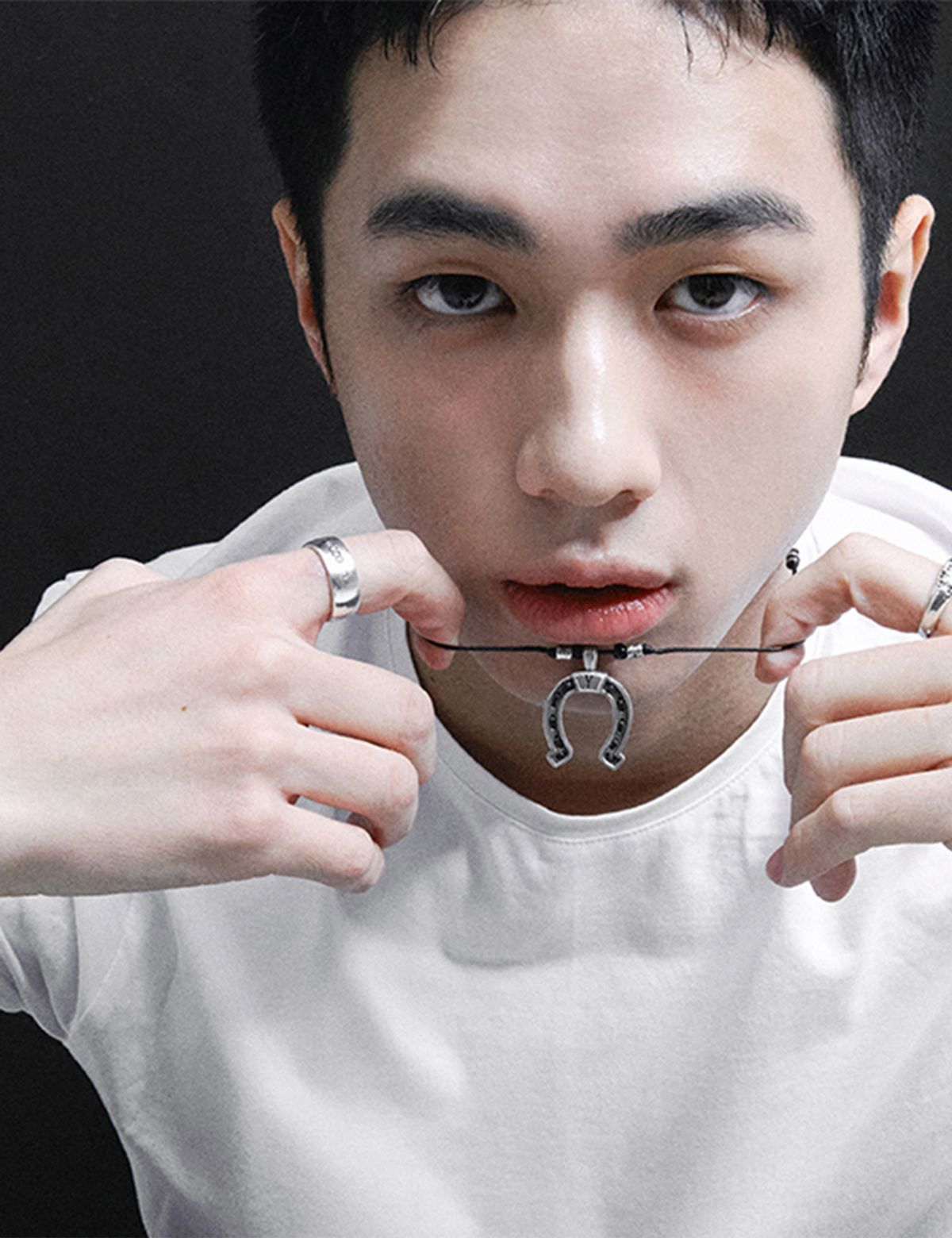 유네(YUNE) Horseshoe Initial Necklace_[Silver925]