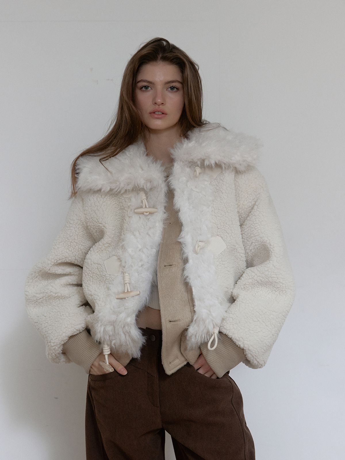 아수라(ASURA) COLLOR FUR REVERSIBLE JUMPER (BEIGE)