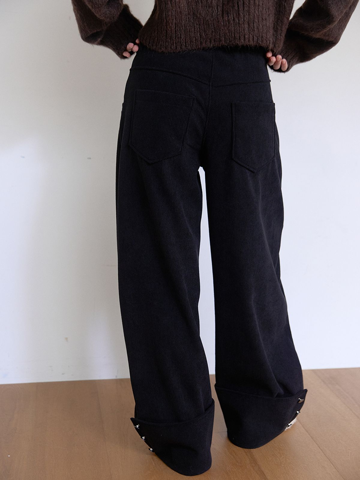 아수라(ASURA) CORDUROY CURVED PANTS (BLACK)