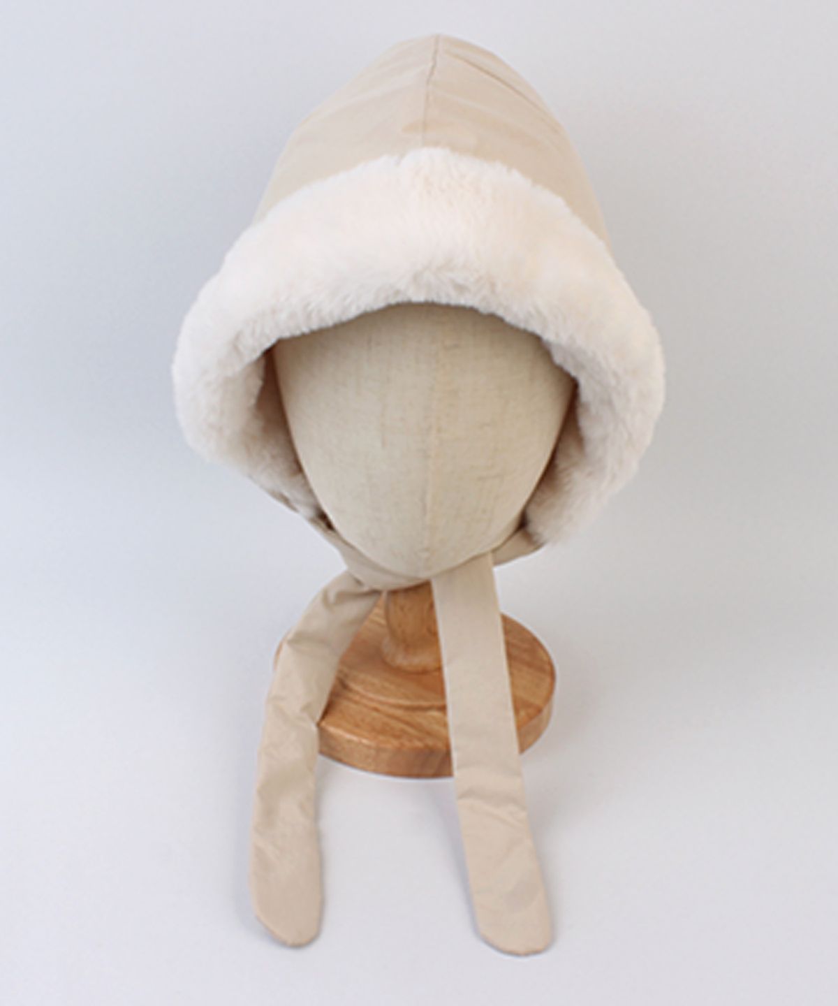유니버셜 케미스트리(UNIVERSAL CHEMISTRY) Poly Fur Beige Bonnet Hat 보닛햇