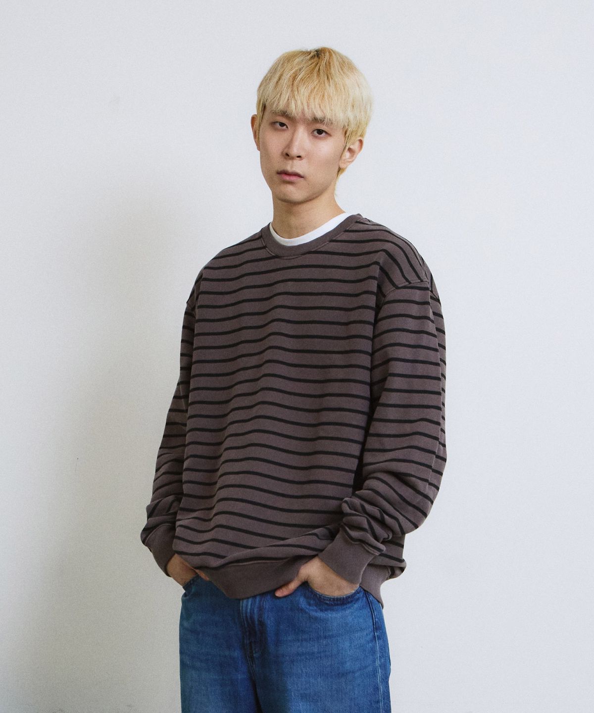 에이던엠(ADERNM) PIGMENT DAILY STRIPE SWEATSHIRT (MOCKA)