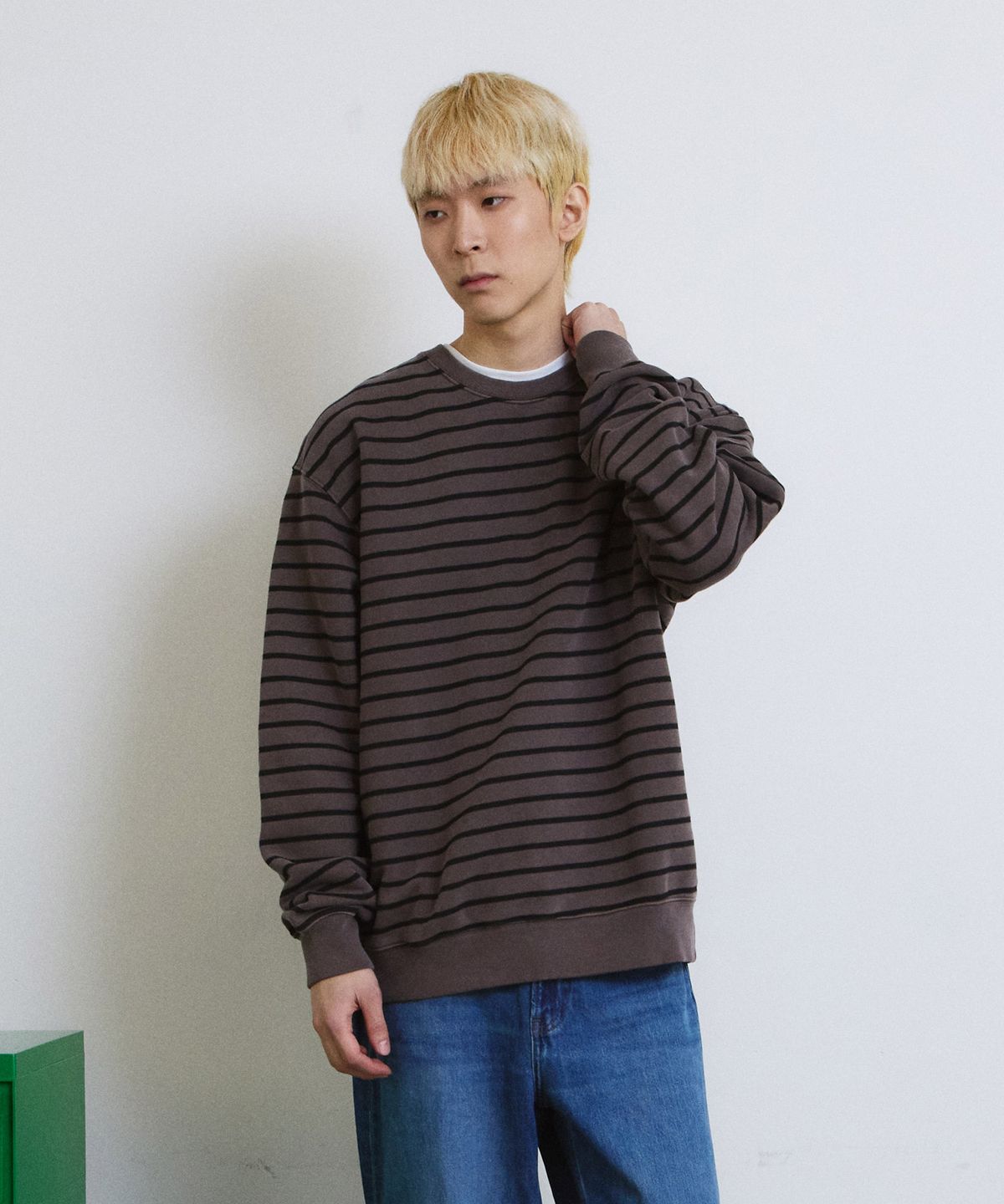 에이던엠(ADERNM) PIGMENT DAILY STRIPE SWEATSHIRT (MOCKA)