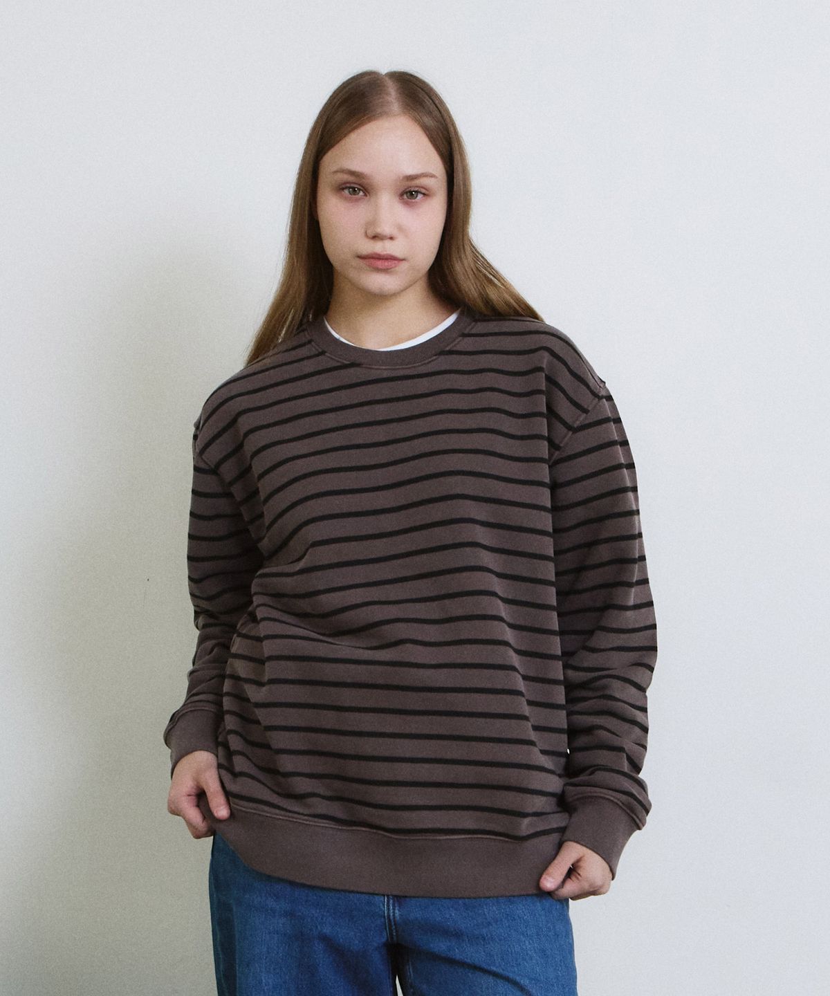 에이던엠(ADERNM) PIGMENT DAILY STRIPE SWEATSHIRT (MOCKA)
