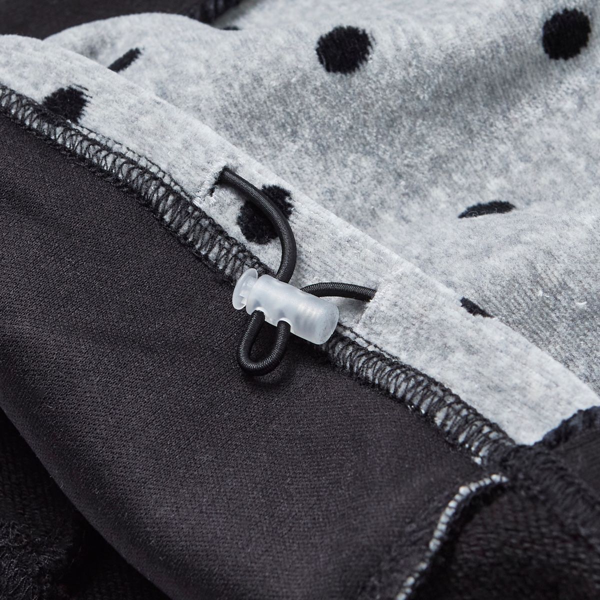가먼츠팹(GARMENTS FAB) Velour Dot Piping Sweatpants (BLACK)