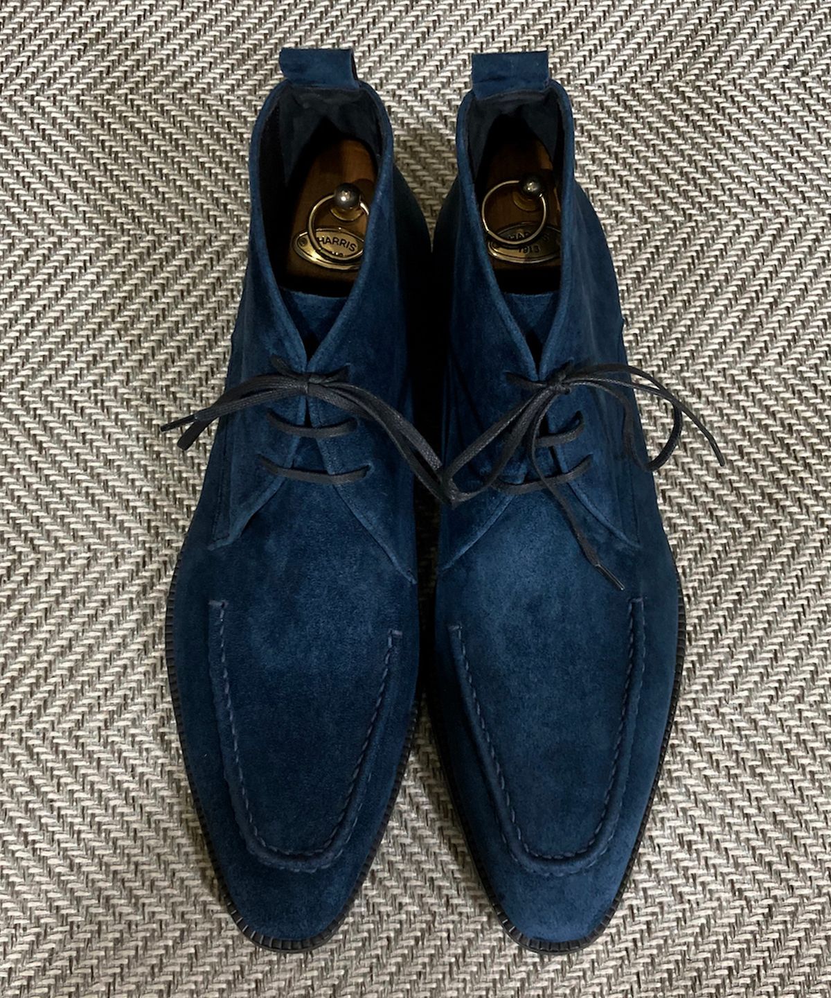 조앤슈(JOENSHOE) 홀스트 스웨이드 처카부츠 다크네이비