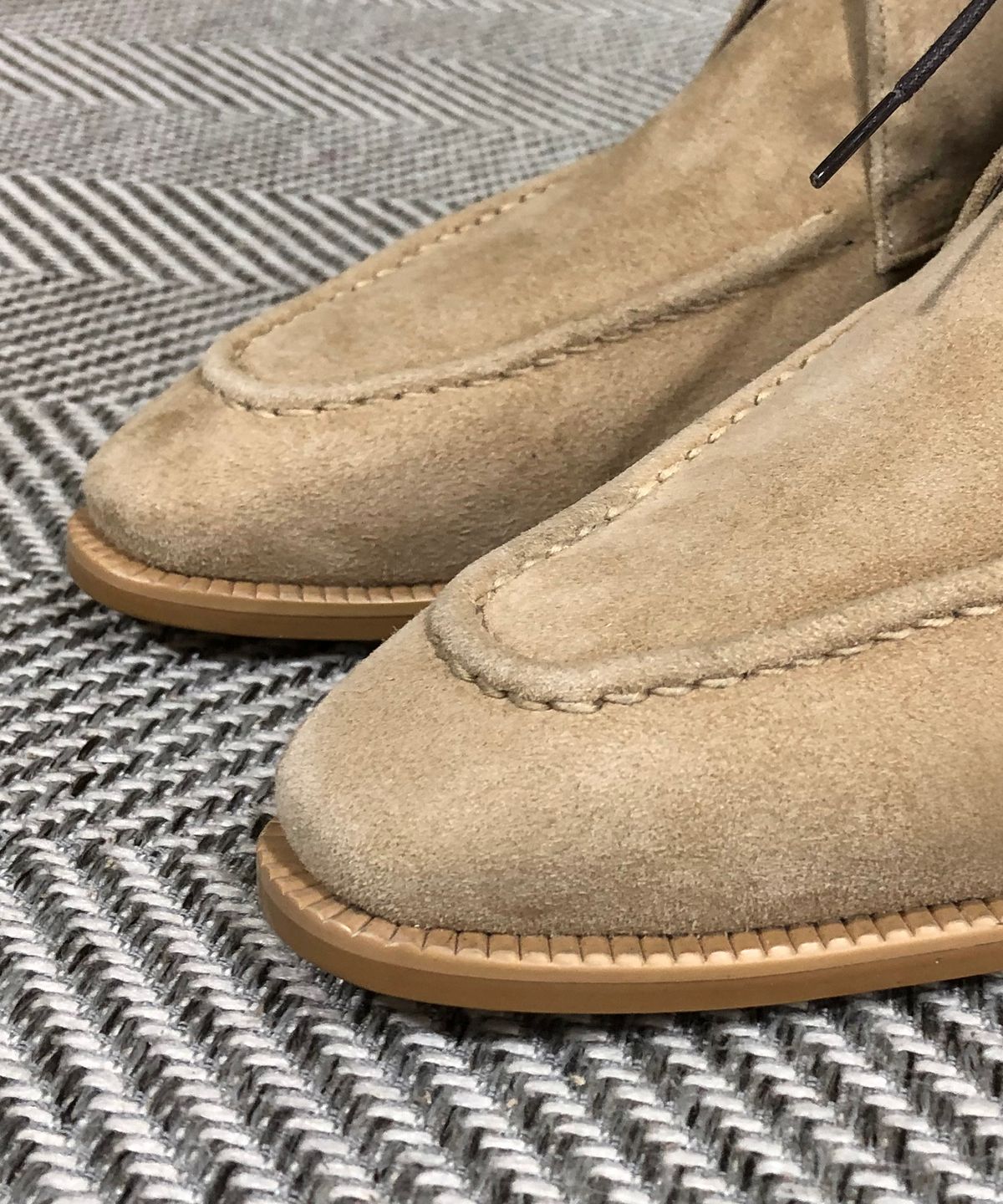 조앤슈(JOENSHOE) 홀스트 스웨이드 처카부츠 베이지