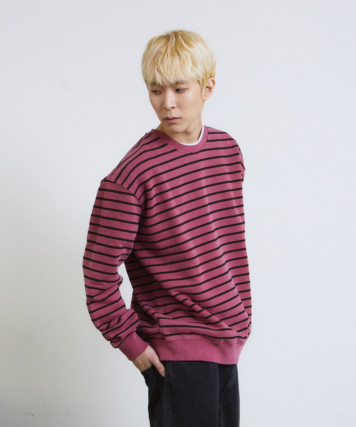 에이던엠(ADERNM) PIGMENT DAILY STRIPE SWEATSHIRT (BURGUNDY)