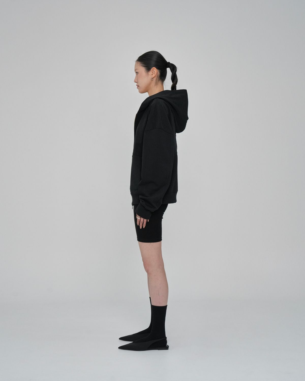 구보(GUVO) Light-duty zip-up hoodie, black