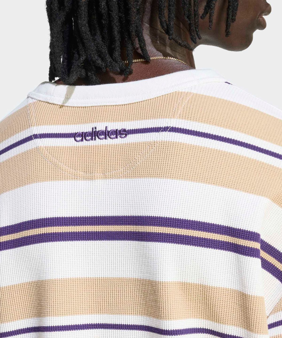 아디다스(ADIDAS) 90s 얼터너티브 스포츠 롱 슬리브 스트라이프 와플 티 - 베이지:화이트 / KS6849