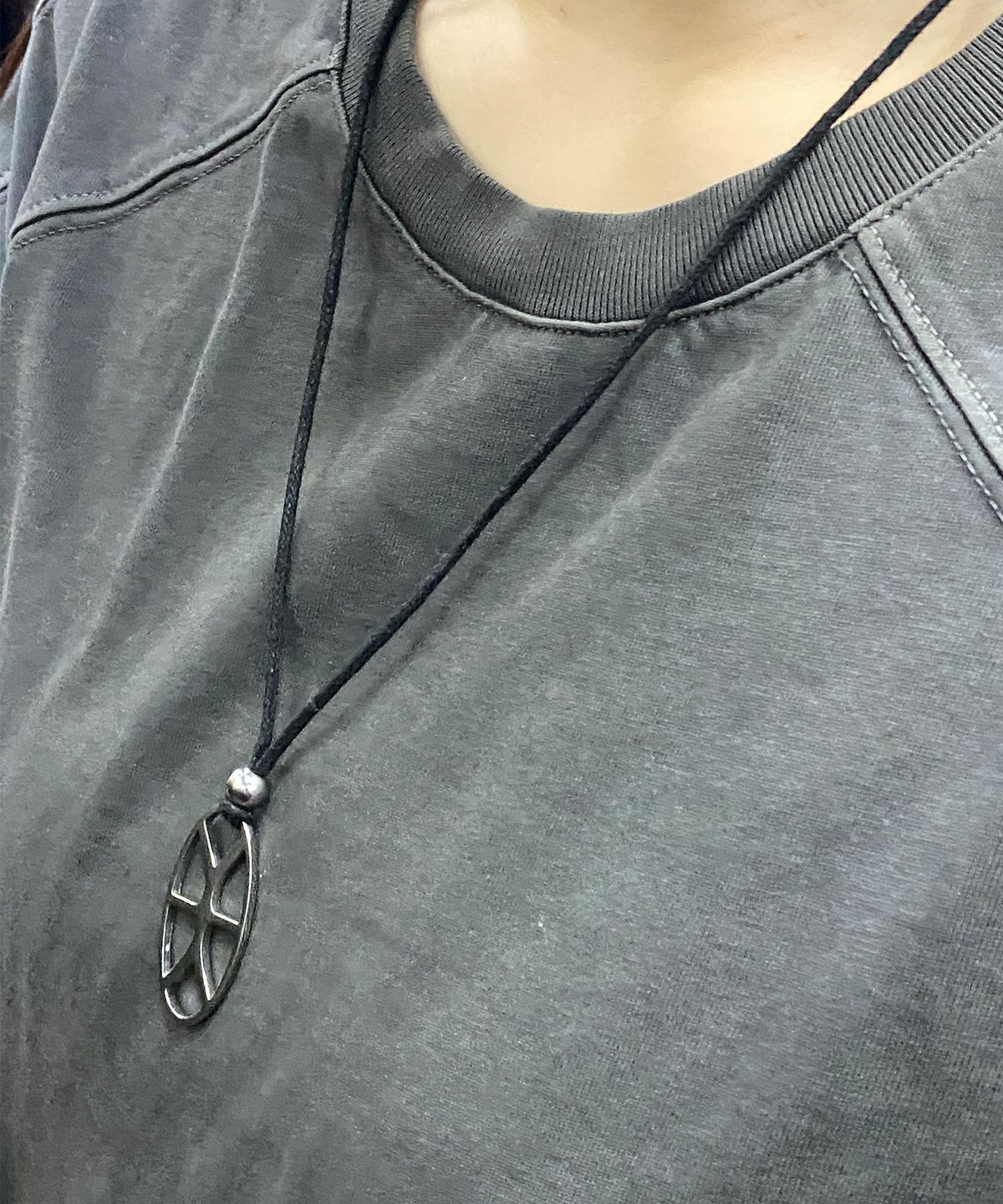 모멘틱(MOMENTIC) Symbol Logo Necklace