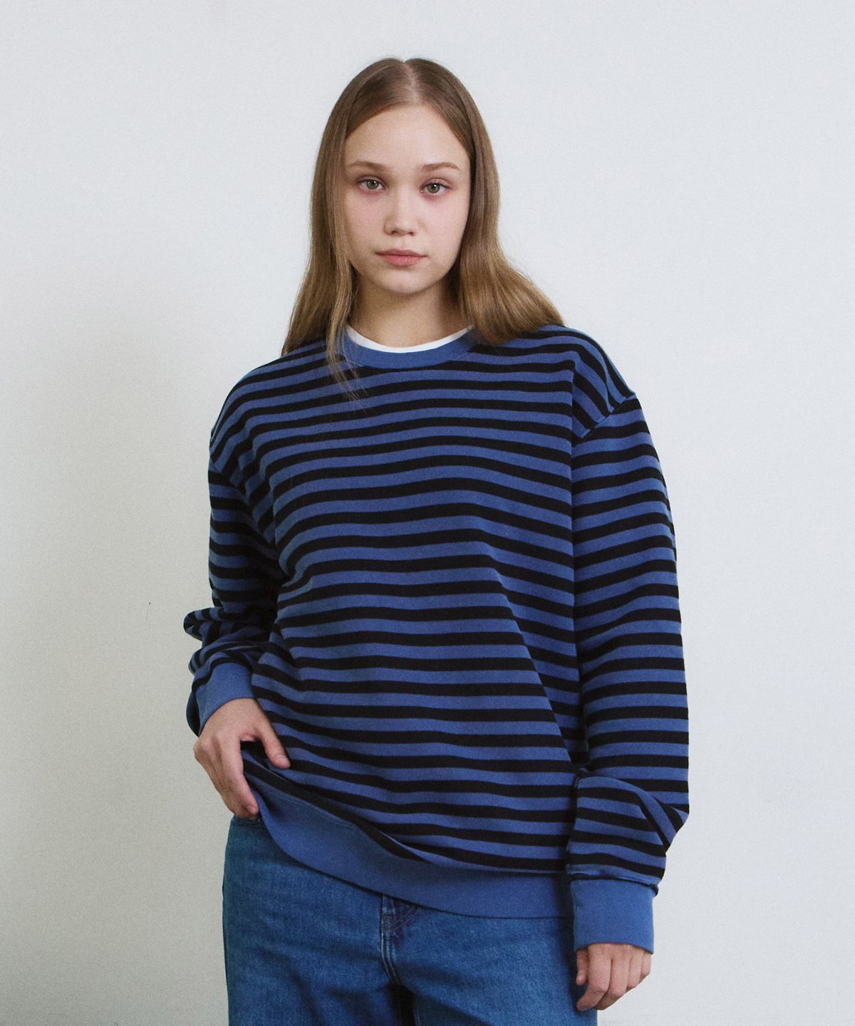 에이던엠(ADERNM) PIGMENT DYED STRIPE LINE SWEATSHIRT (BLUE)