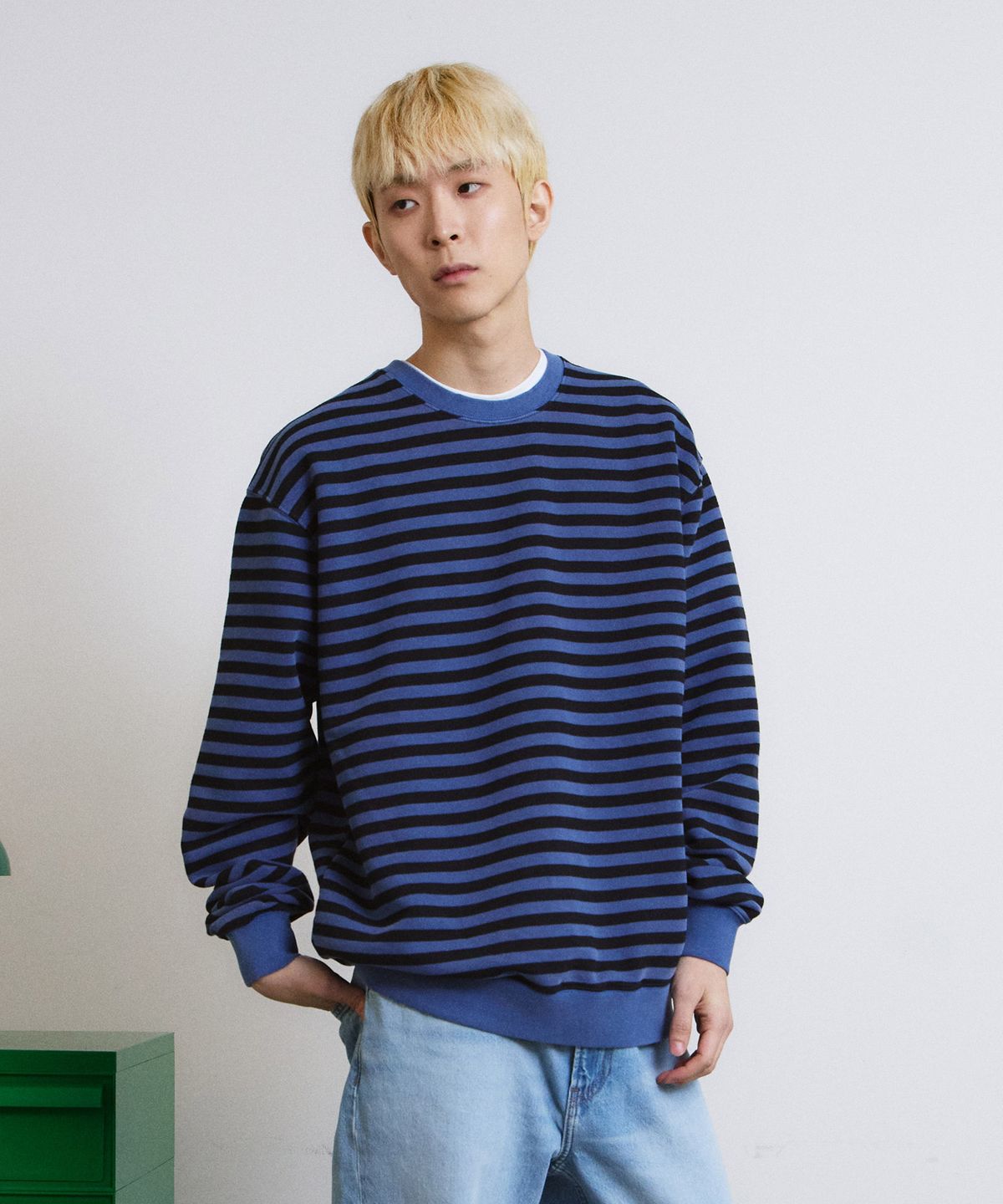 에이던엠(ADERNM) PIGMENT DYED STRIPE LINE SWEATSHIRT (BLUE)