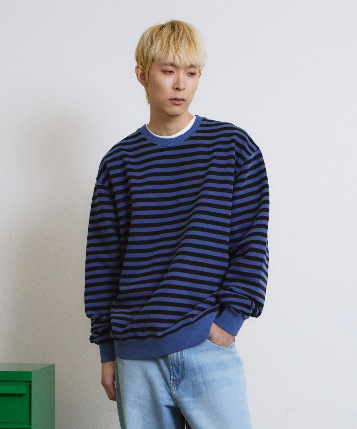 에이던엠(ADERNM) PIGMENT DYED STRIPE LINE SWEATSHIRT (BLUE)