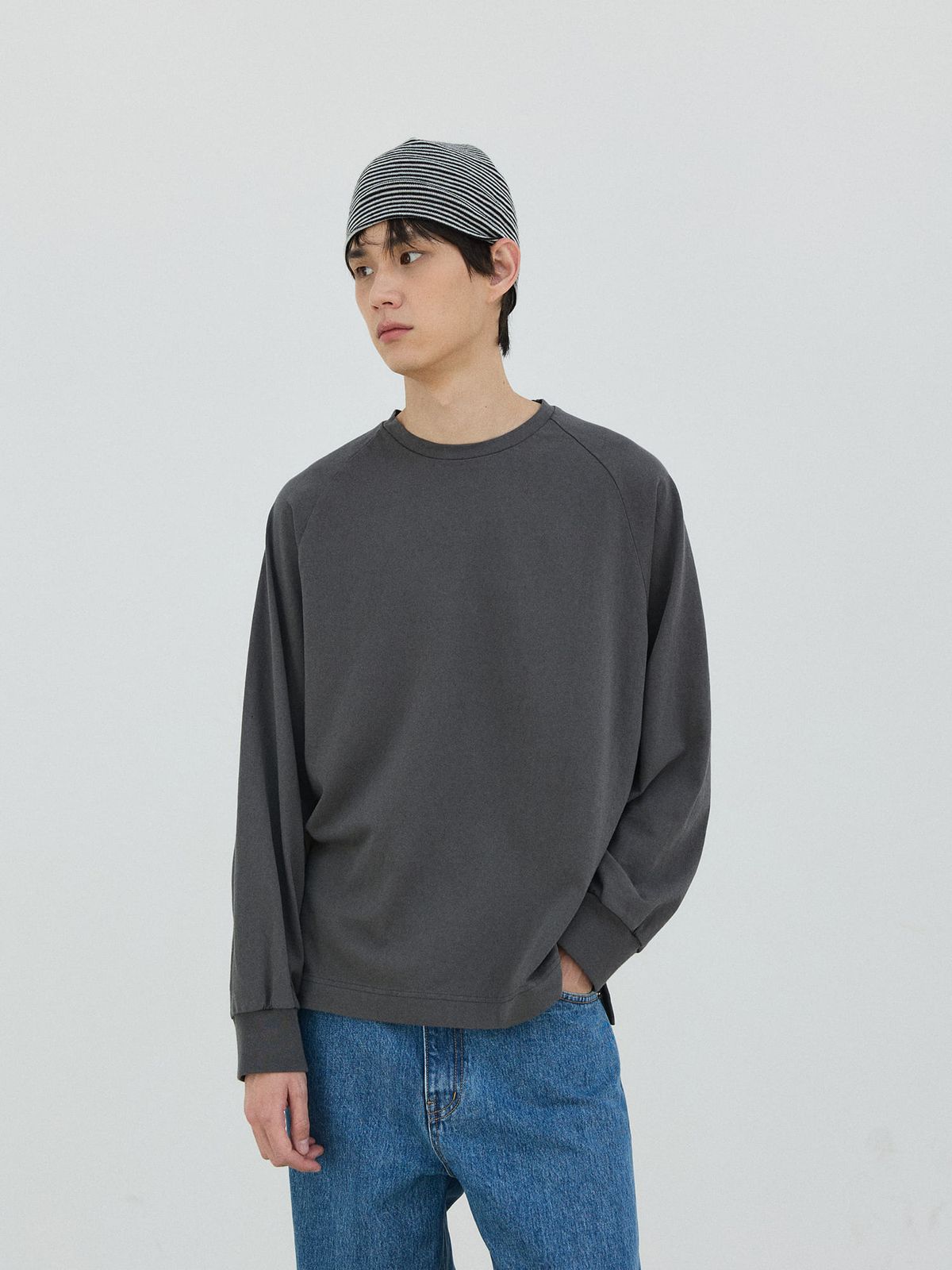플라비즘(PLAVISM) Raglan Long Sleeve Tee - Charcoal