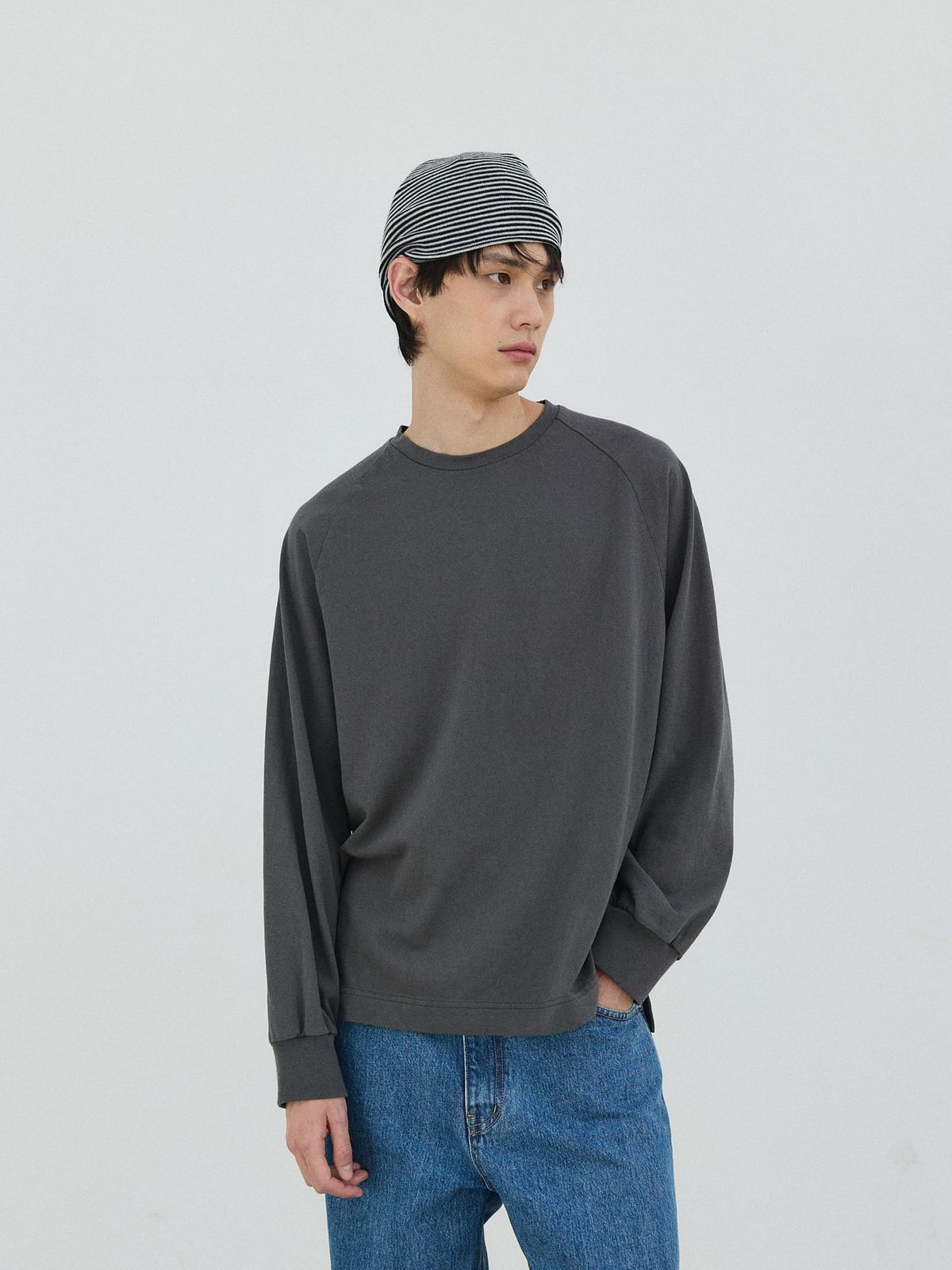 플라비즘(PLAVISM) Raglan Long Sleeve Tee - Charcoal