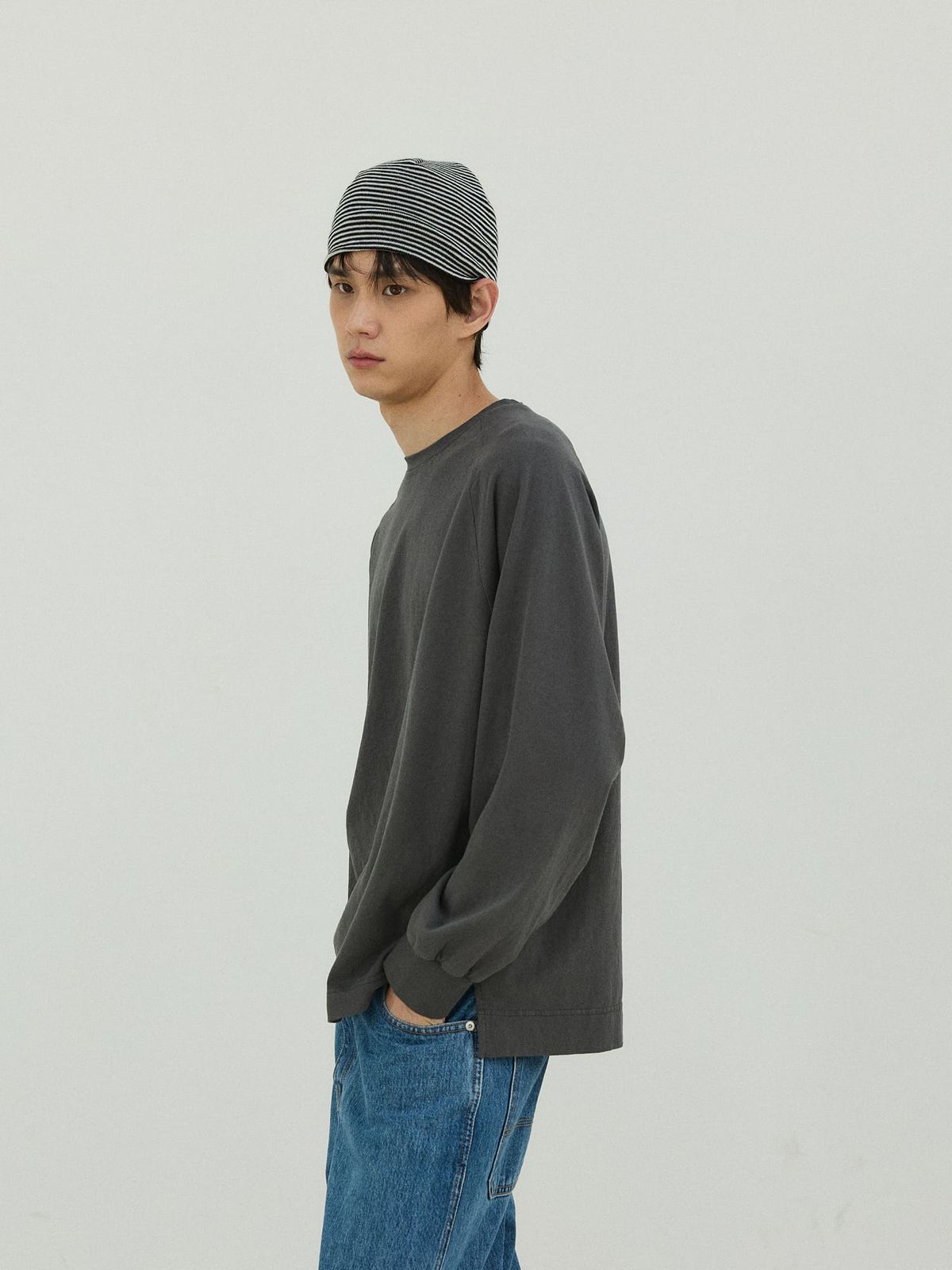 플라비즘(PLAVISM) Raglan Long Sleeve Tee - Charcoal