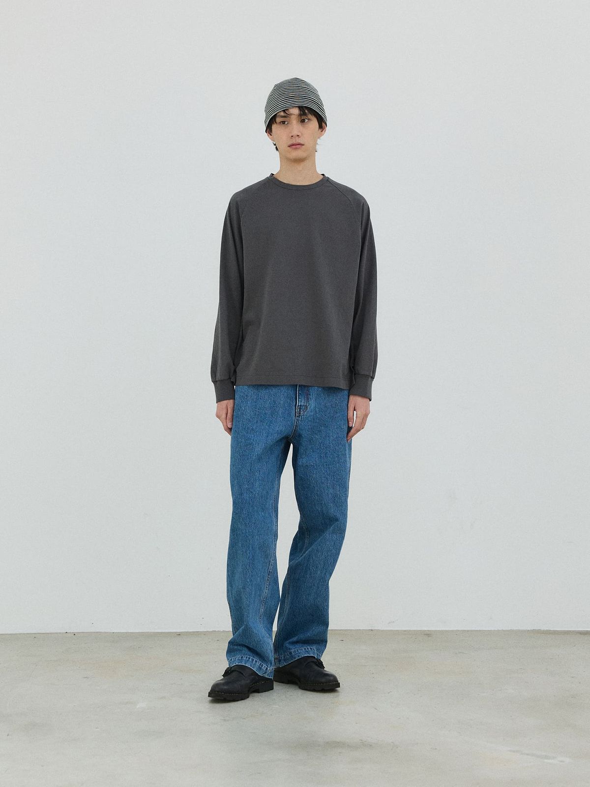 플라비즘(PLAVISM) Raglan Long Sleeve Tee - Charcoal