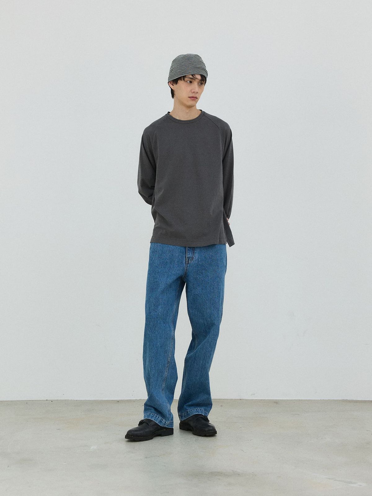 플라비즘(PLAVISM) Raglan Long Sleeve Tee - Charcoal