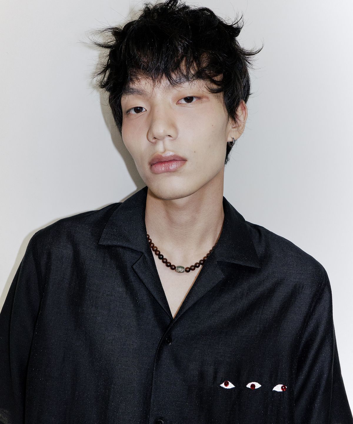 오기(OGI) 자수 라인스톤 반팔 셔츠