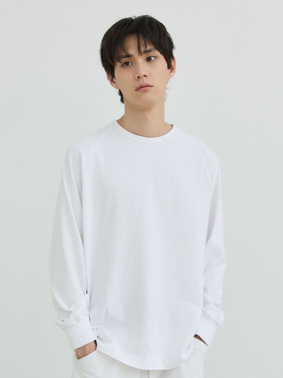 플라비즘(PLAVISM) Raglan Long Sleeve Tee - White