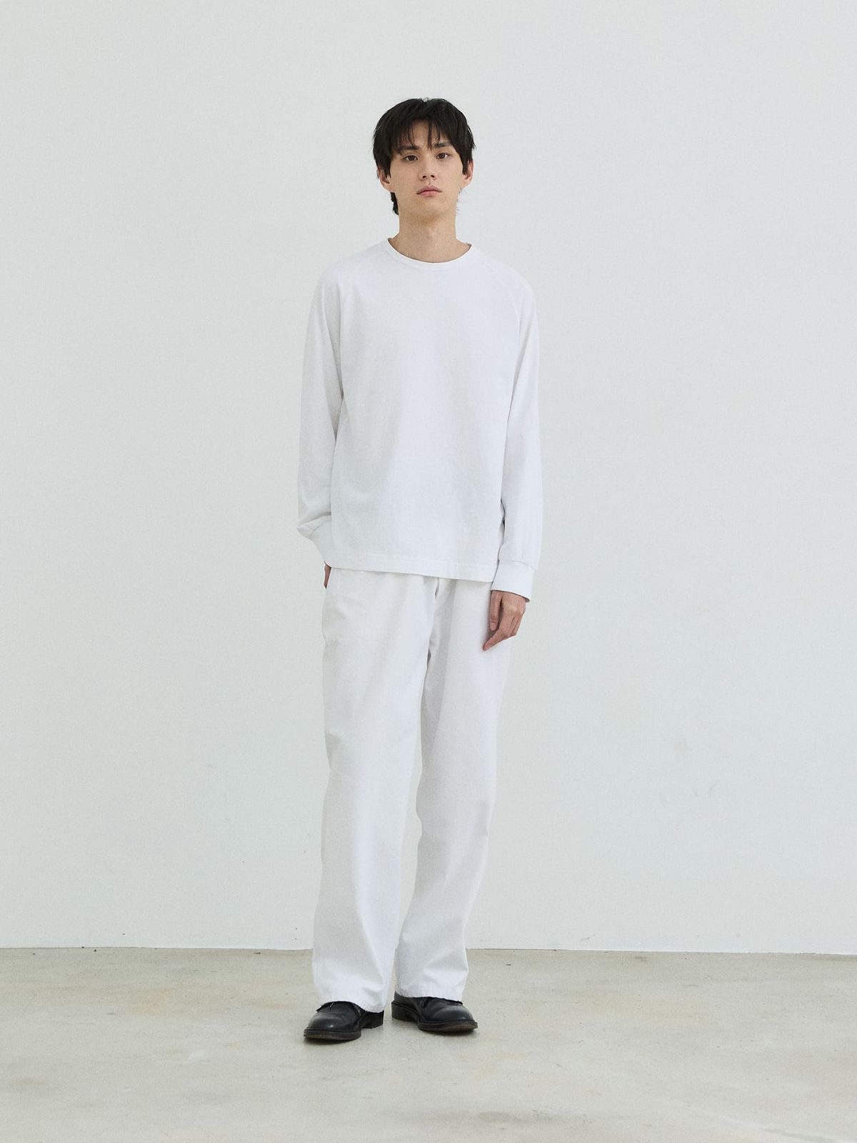 플라비즘(PLAVISM) Raglan Long Sleeve Tee - White