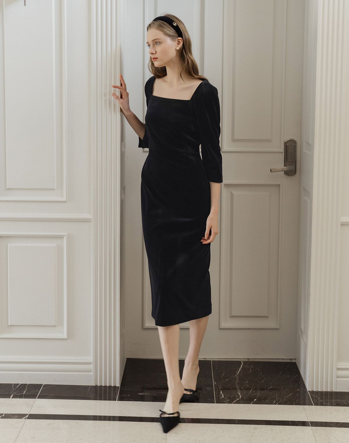 로트르드민(LAUTREDE MIN) Velvet Square midi Black Dress
