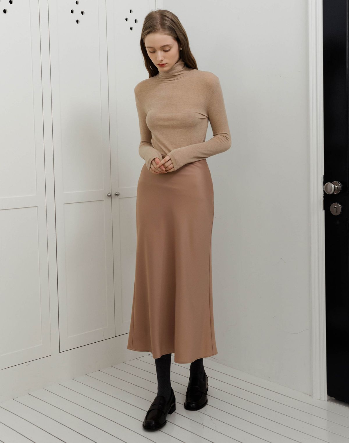 로트르드민(LAUTREDE MIN) Lautre Powder Satin flare skirt