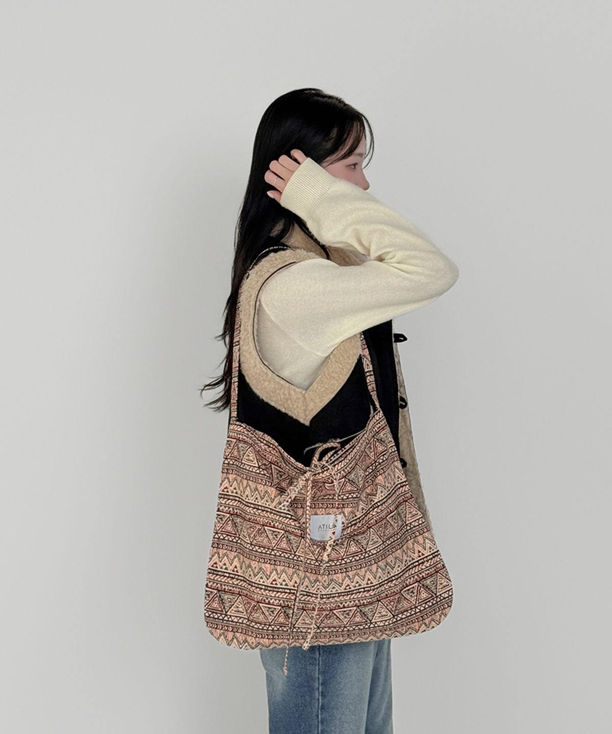 어틸스튜디오(ATIL STUDIO) 올시즌 옥스포드 그래픽 숄더백 _ [테라멀티]