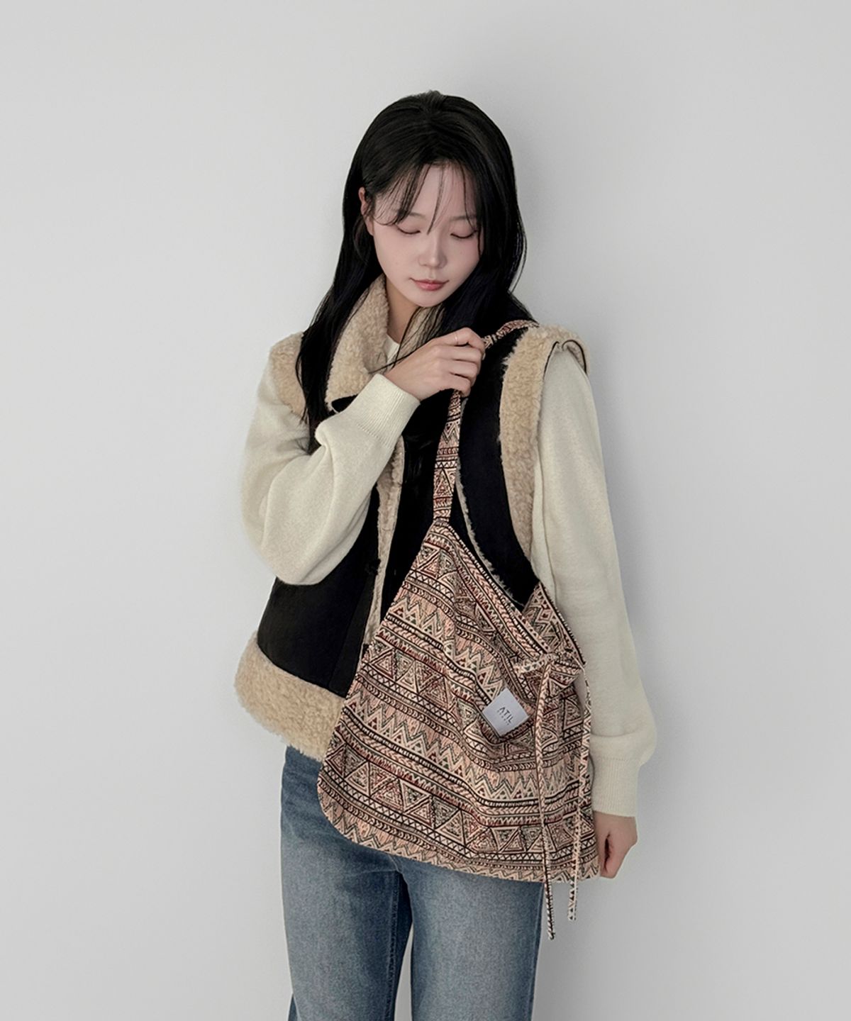 어틸스튜디오(ATIL STUDIO) 올시즌 옥스포드 그래픽 숄더백 _ [테라멀티]