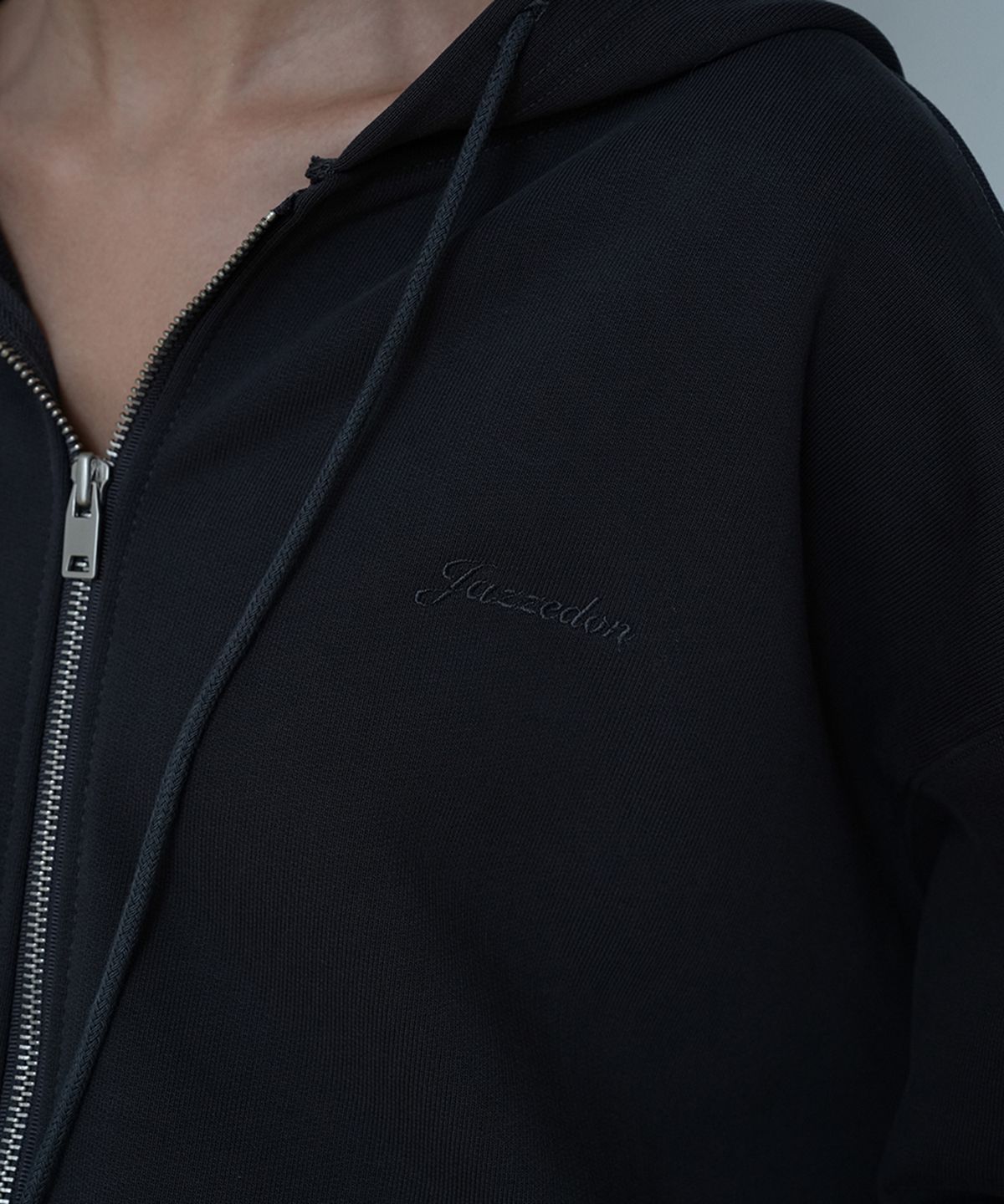 재즈드(JAZZED) CHARCOAL ZIP-UP HOODIE