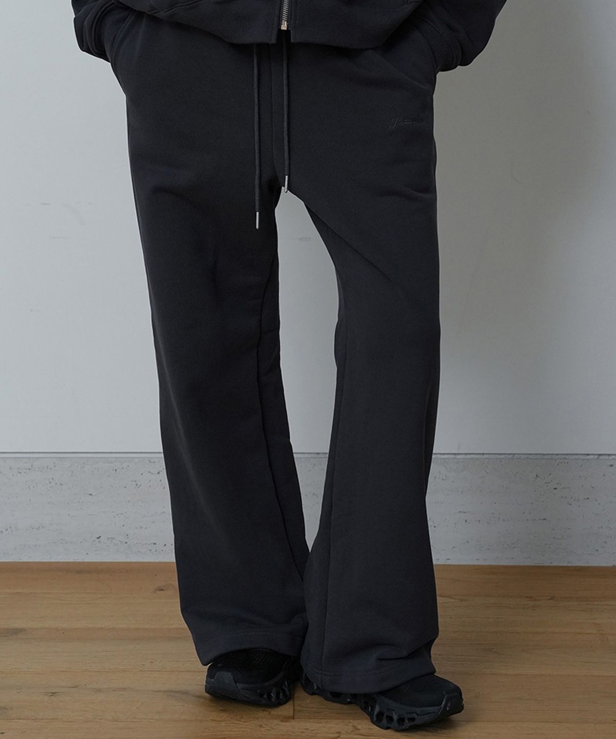 재즈드(JAZZED) CHARCOAL SWEATPANTS