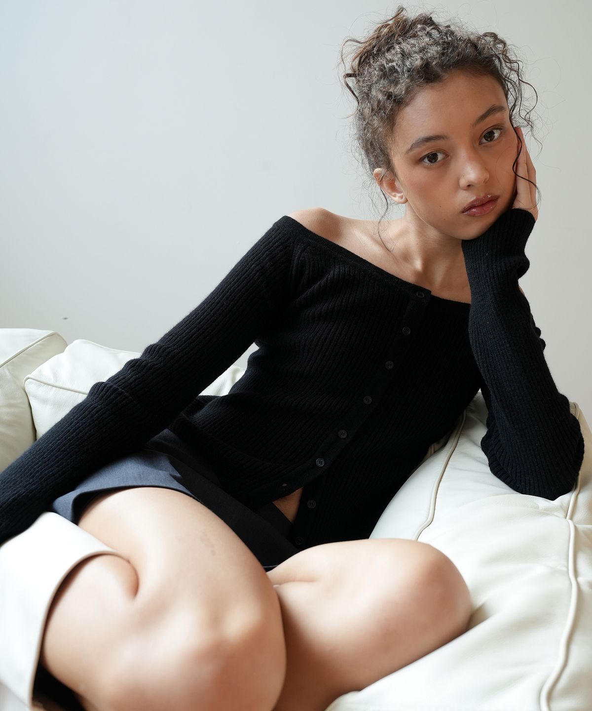재즈드(JAZZED) OFF-SHOULDER WOOL CARDIGAN_BLACK