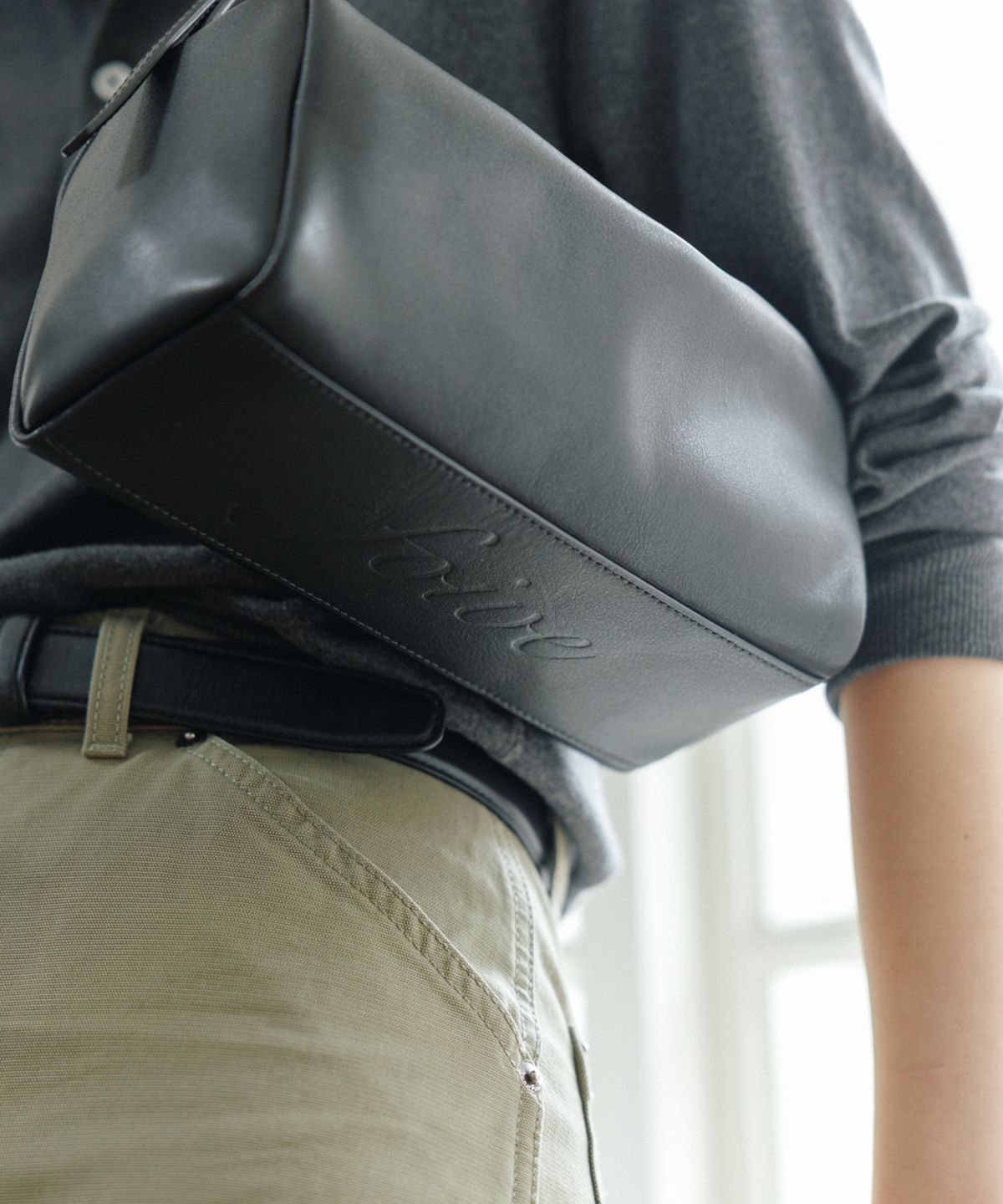 포이베(FOIVE) 멜로우 숄더 MELOU Shoulder Black