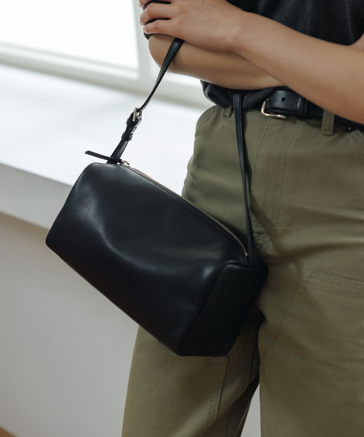 포이베(FOIVE) 멜로우 숄더 MELOU Shoulder Black