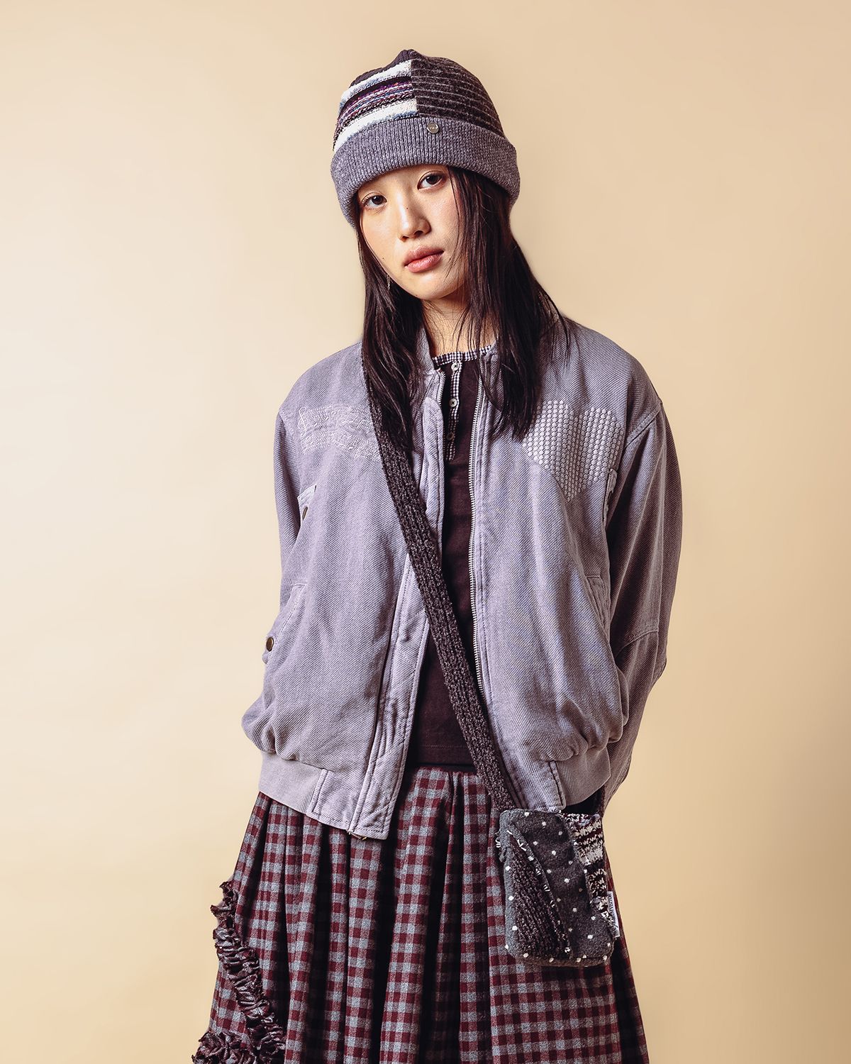 더뮤지엄비지터(THEMUSEUMVISITOR) PATCH WORK MINI CROSS BAG (CHARCOAL)