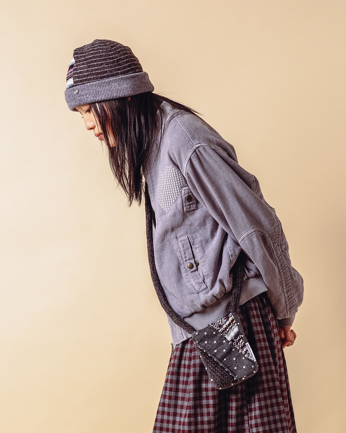 더뮤지엄비지터(THEMUSEUMVISITOR) PATCH WORK STRIPE BEANIE (CHARCOAL)