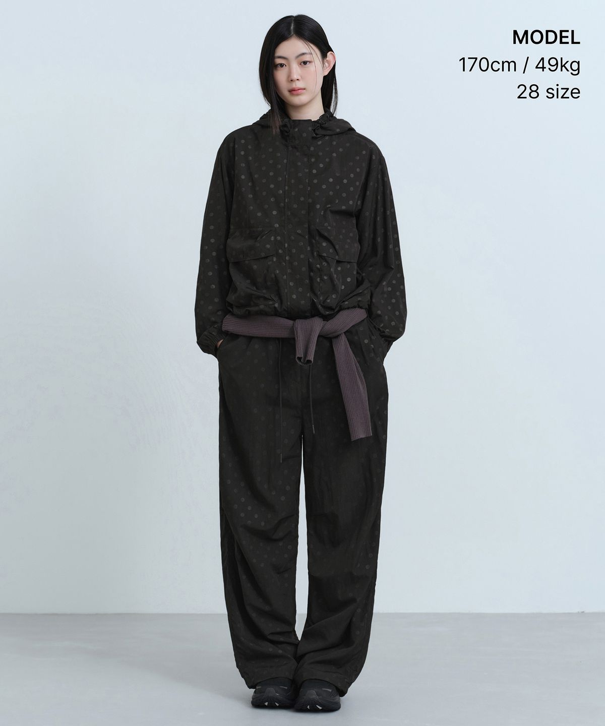 무신사 스탠다드 우먼(MUSINSA STANDARD WOMAN) 우먼즈 폴카 도트 파라슈트 팬츠 [블랙]