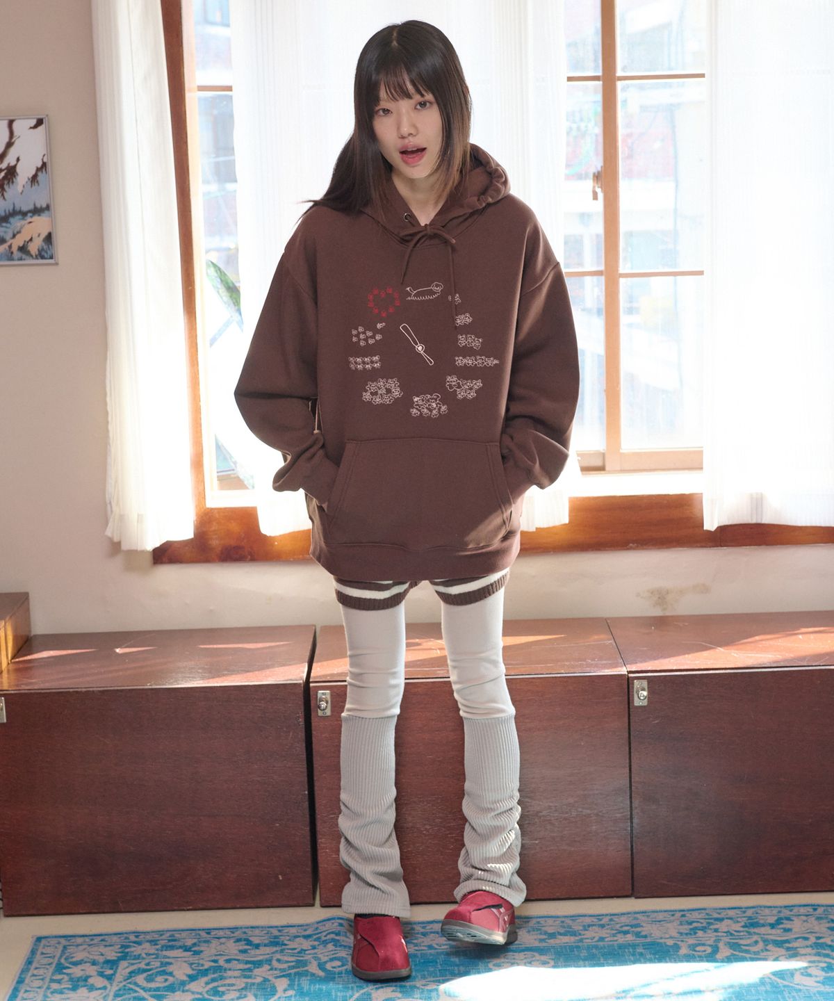 엠블러(AMBLER) Bear o clock 자수 후드 티셔츠 AHP1217 (브라운)