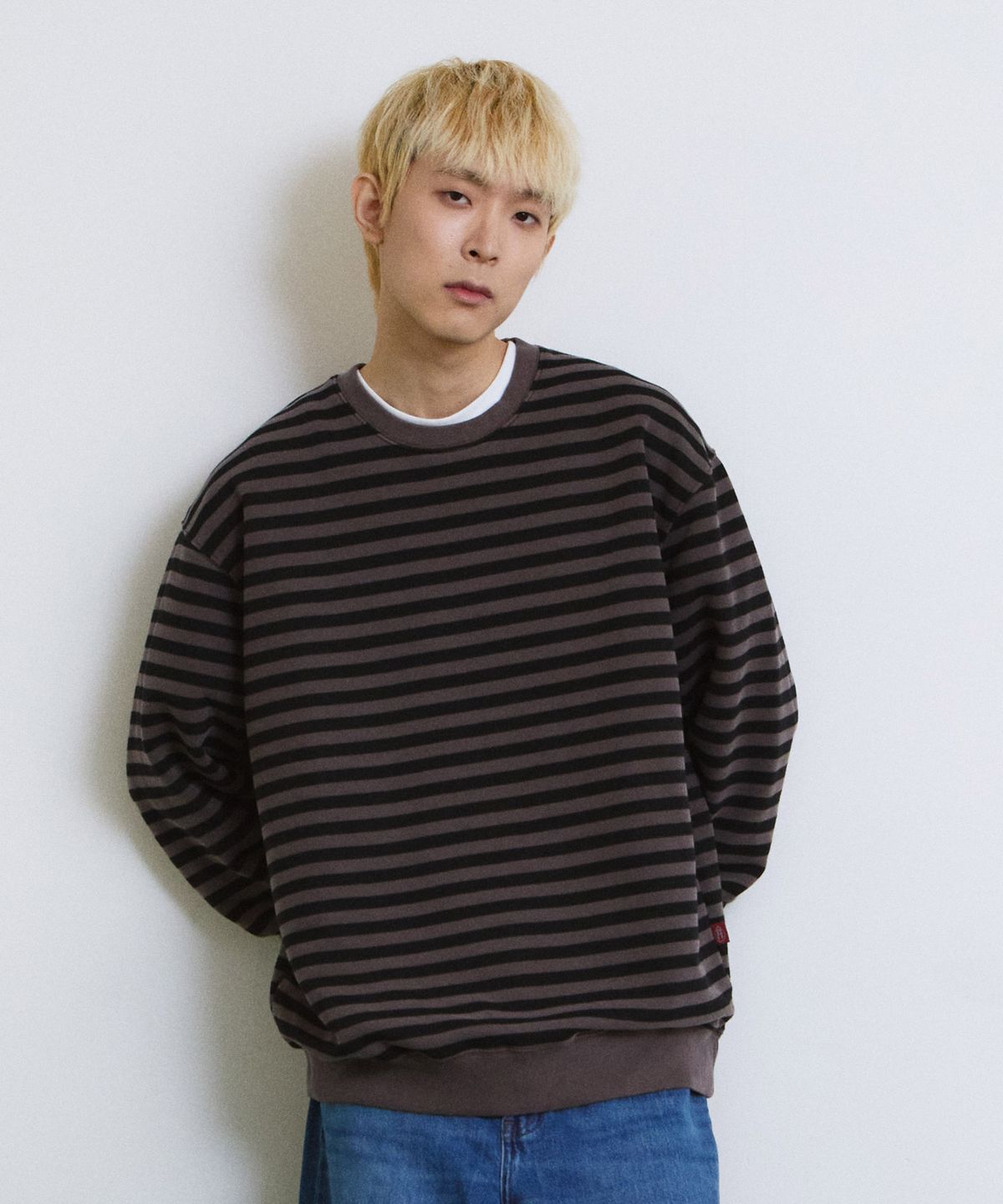 에이던엠(ADERNM) PIGMENT DYED STRIPE LINE SWEATSHIRT (MOCKA)